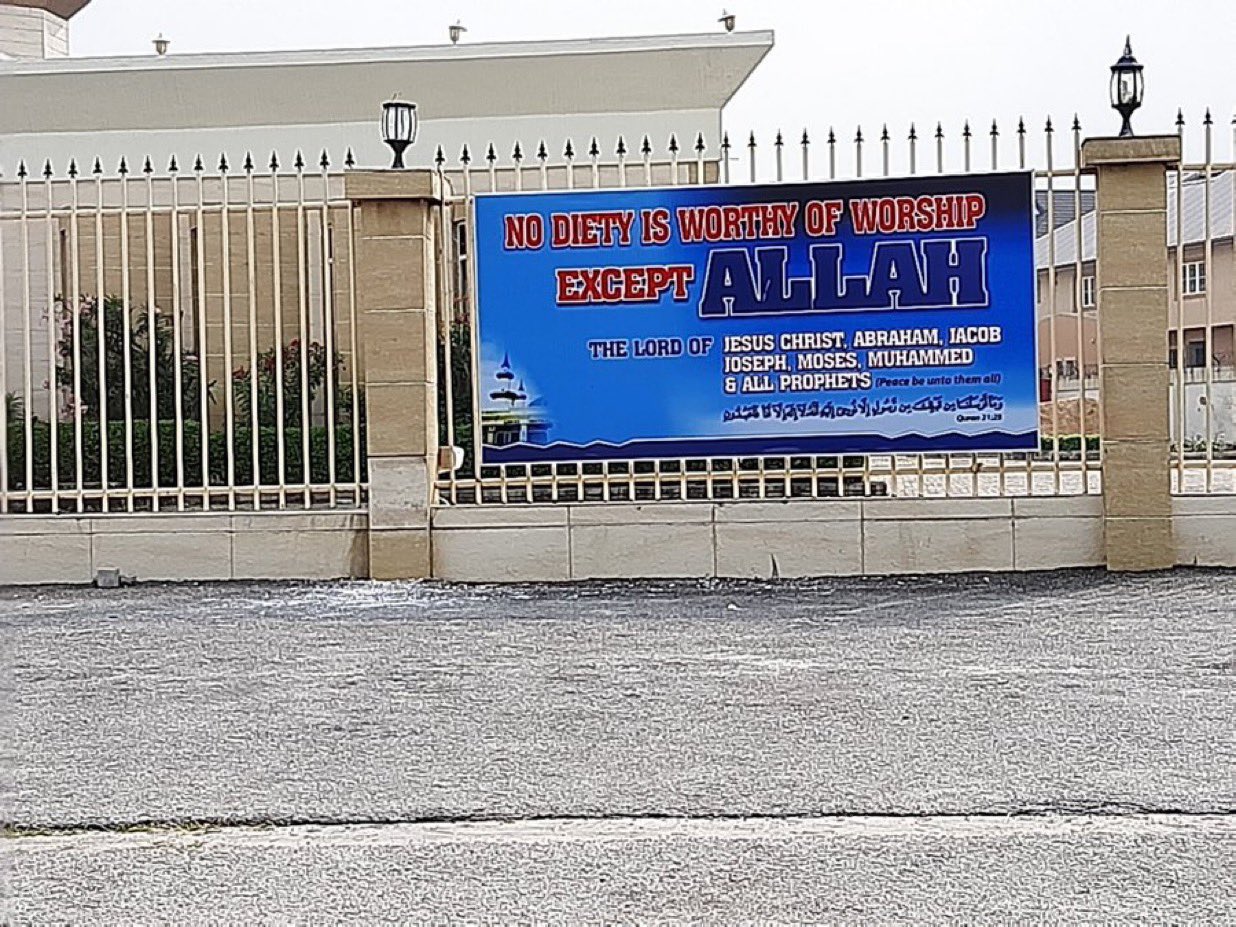 Lekki Central Mosque replaces controversial "Jesus is not God" banner with another controversial banner after backlash